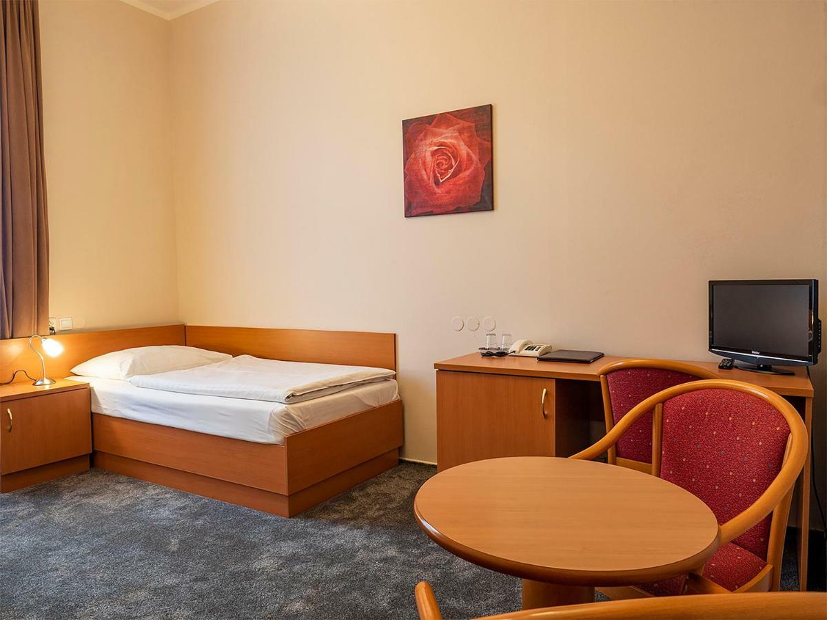 Hotel Olympia Česká Lípa エクステリア 写真