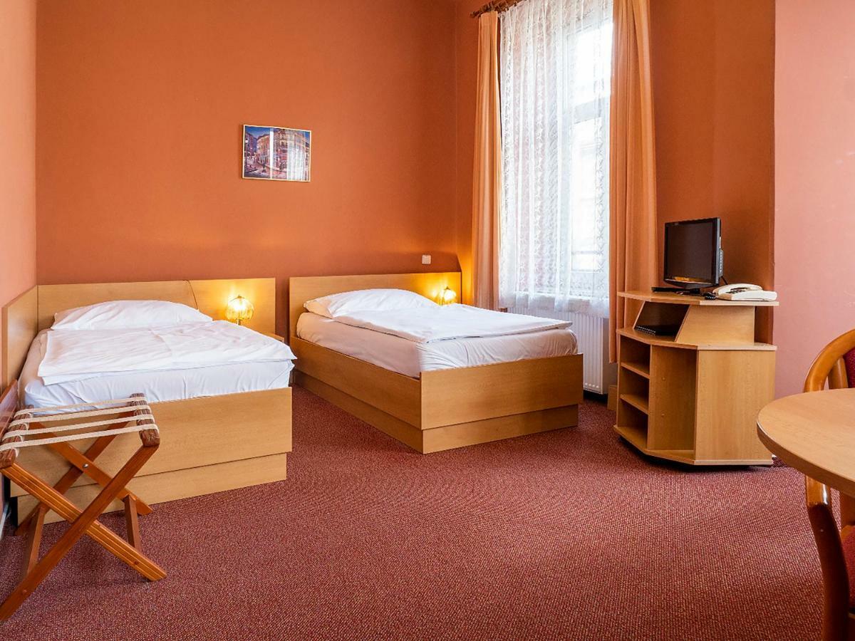 Hotel Olympia Česká Lípa エクステリア 写真