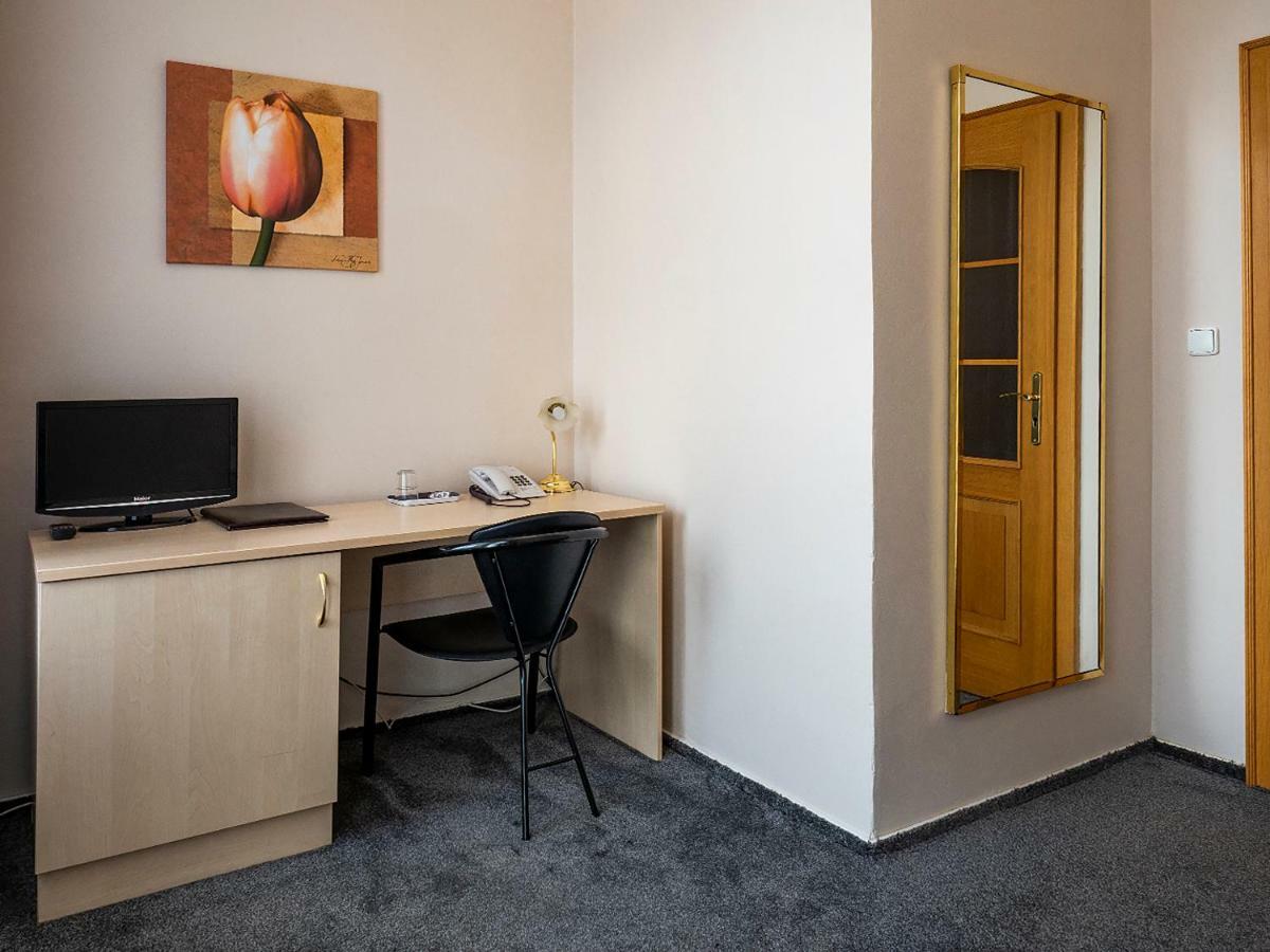 Hotel Olympia Česká Lípa エクステリア 写真