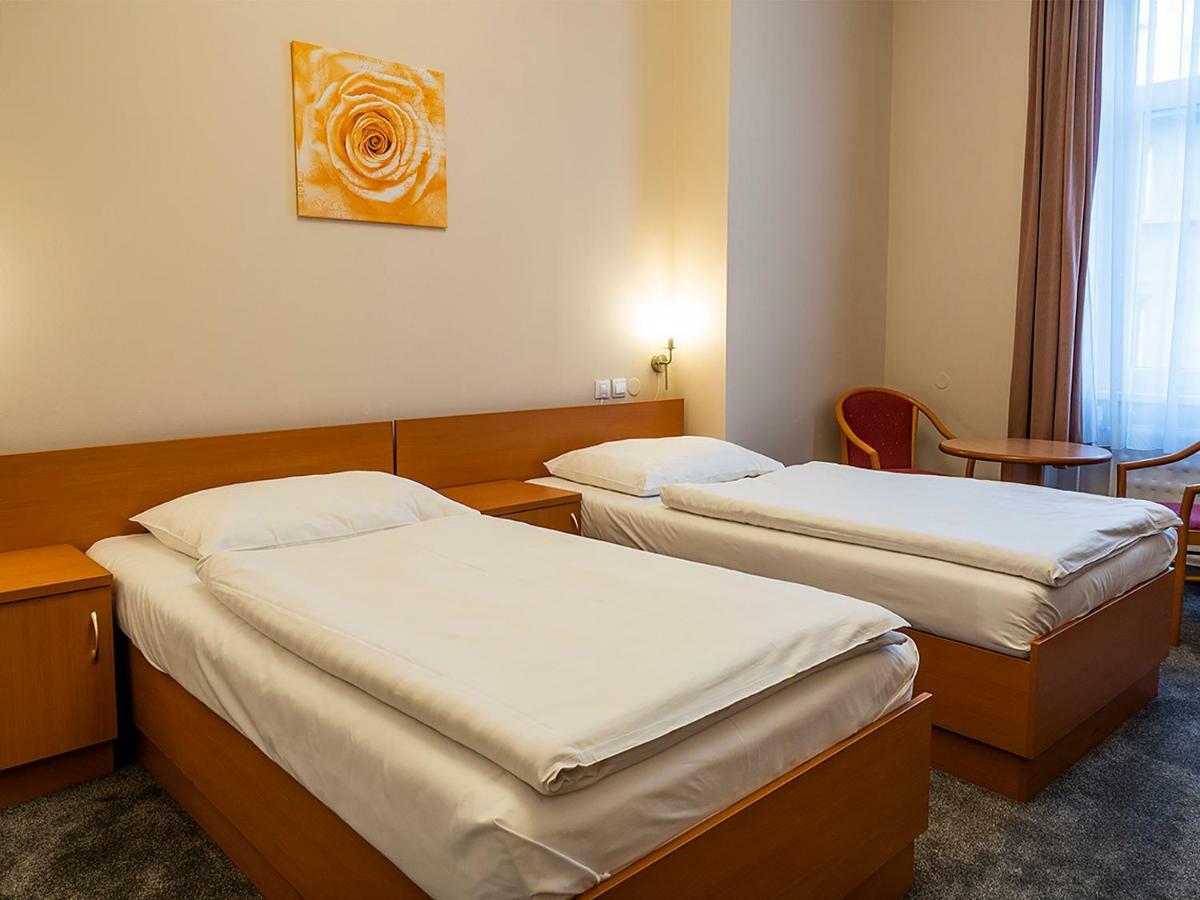Hotel Olympia Česká Lípa エクステリア 写真